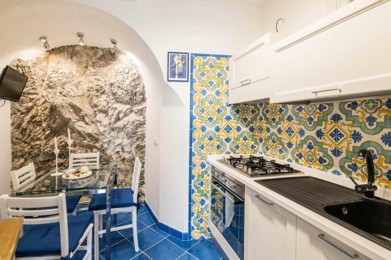 Suite Picasso Amalfi Bagian luar foto