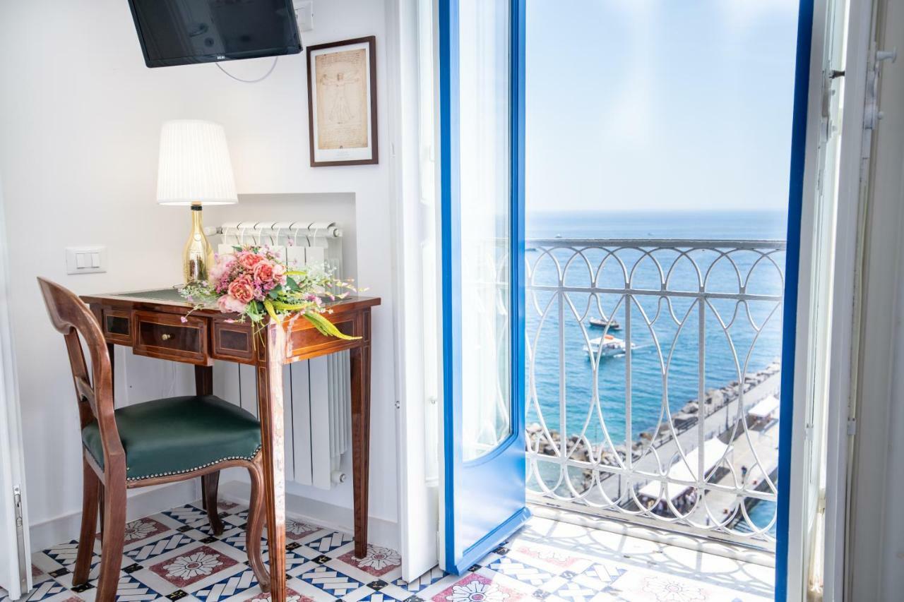 Suite Picasso Amalfi Bagian luar foto