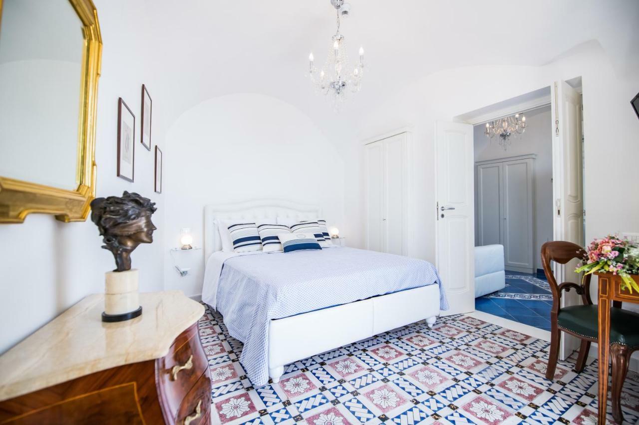 Suite Picasso Amalfi Bagian luar foto