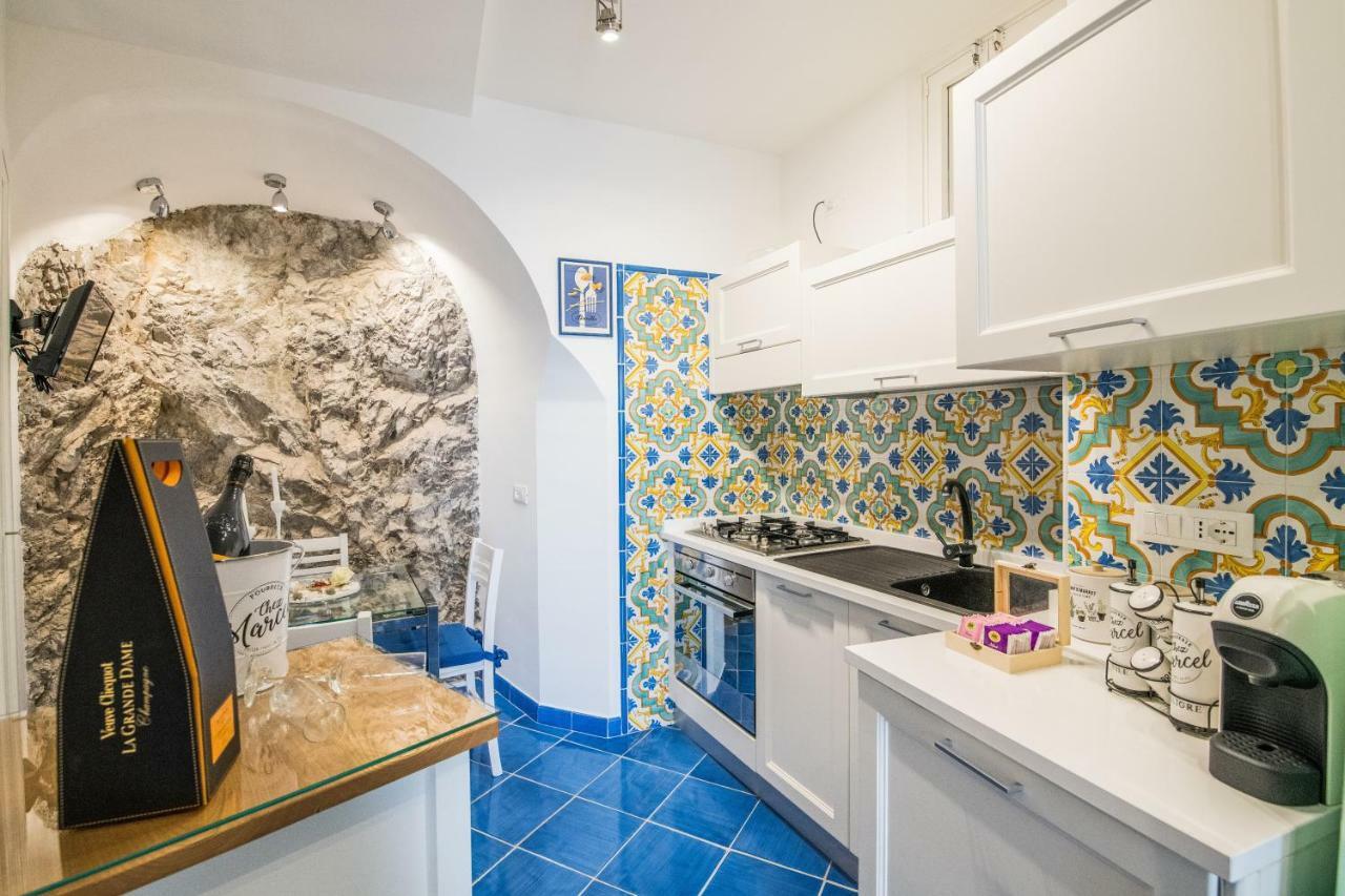 Suite Picasso Amalfi Bagian luar foto