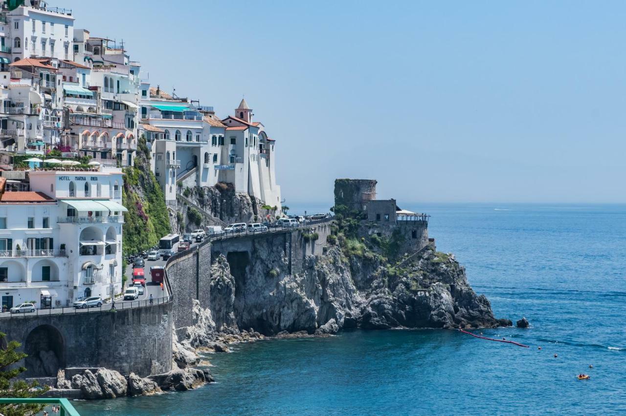 Suite Picasso Amalfi Bagian luar foto