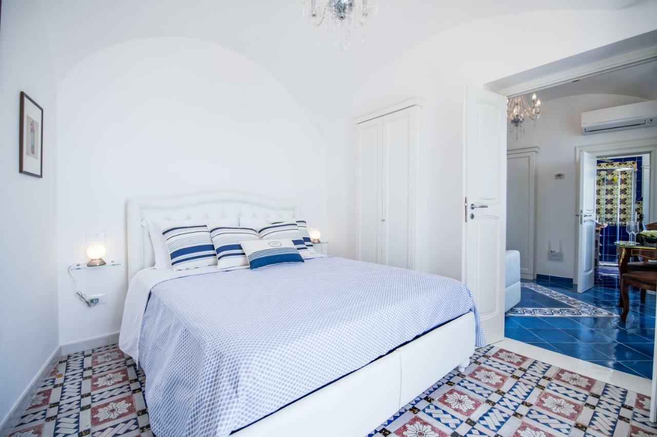 Suite Picasso Amalfi Bagian luar foto