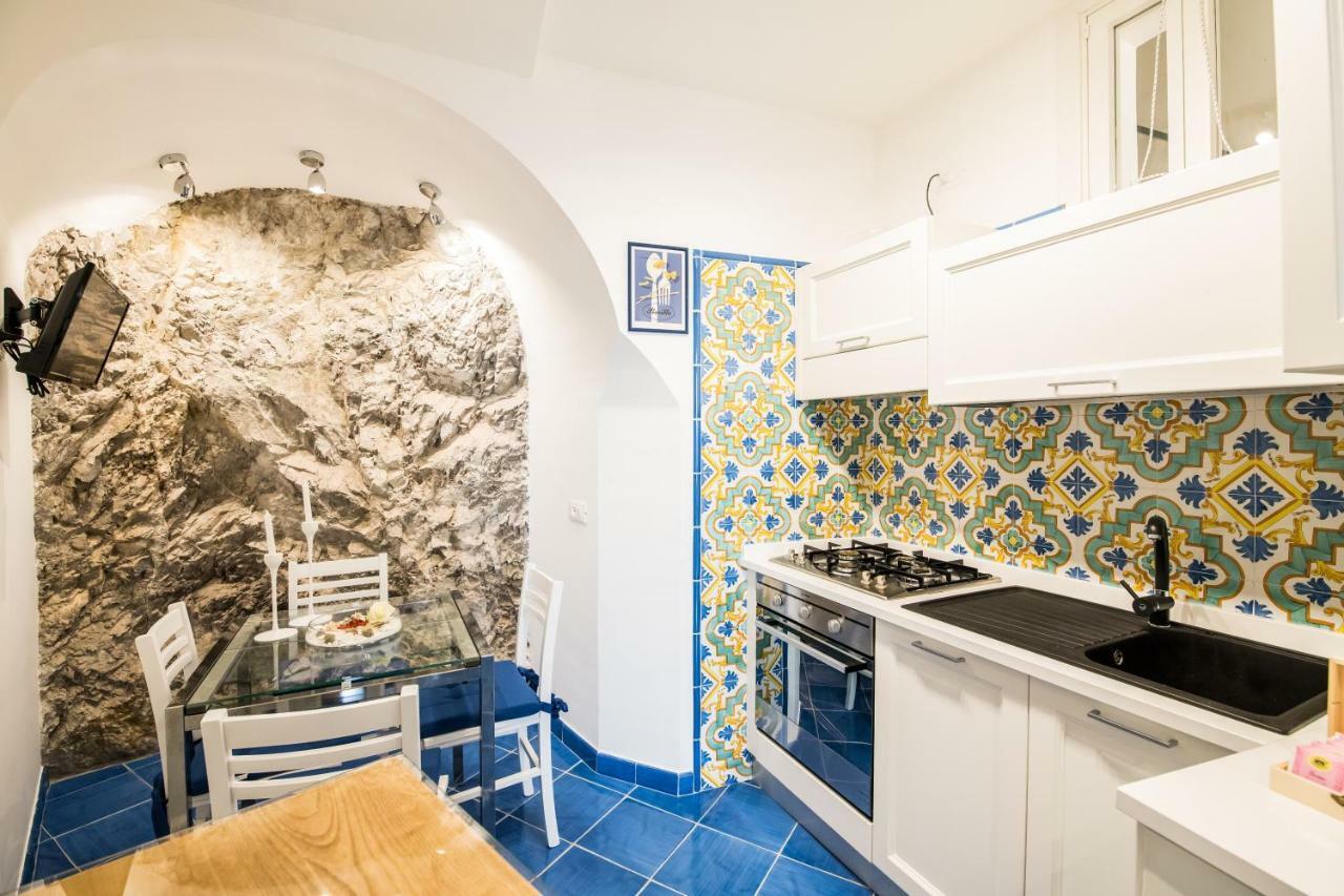 Suite Picasso Amalfi Bagian luar foto
