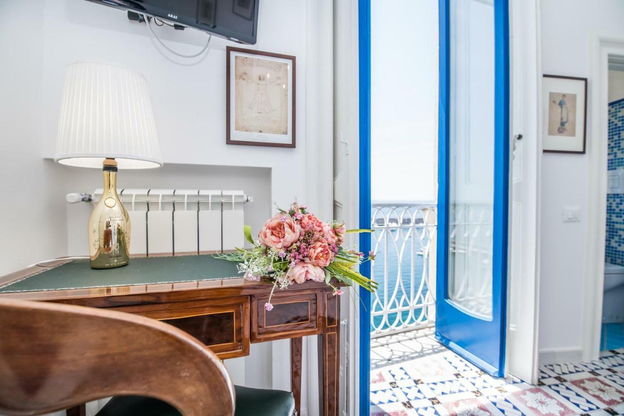 Suite Picasso Amalfi Bagian luar foto