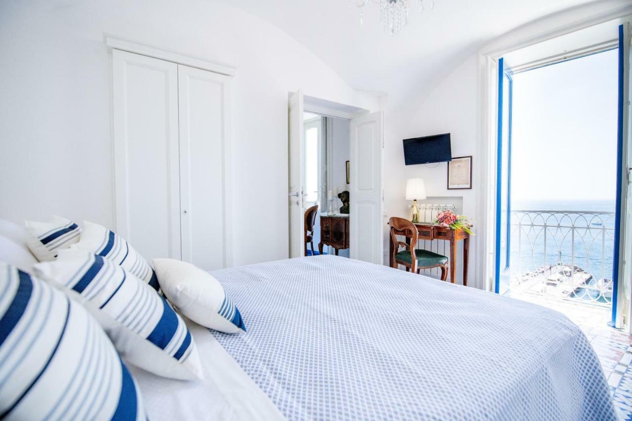 Suite Picasso Amalfi Bagian luar foto